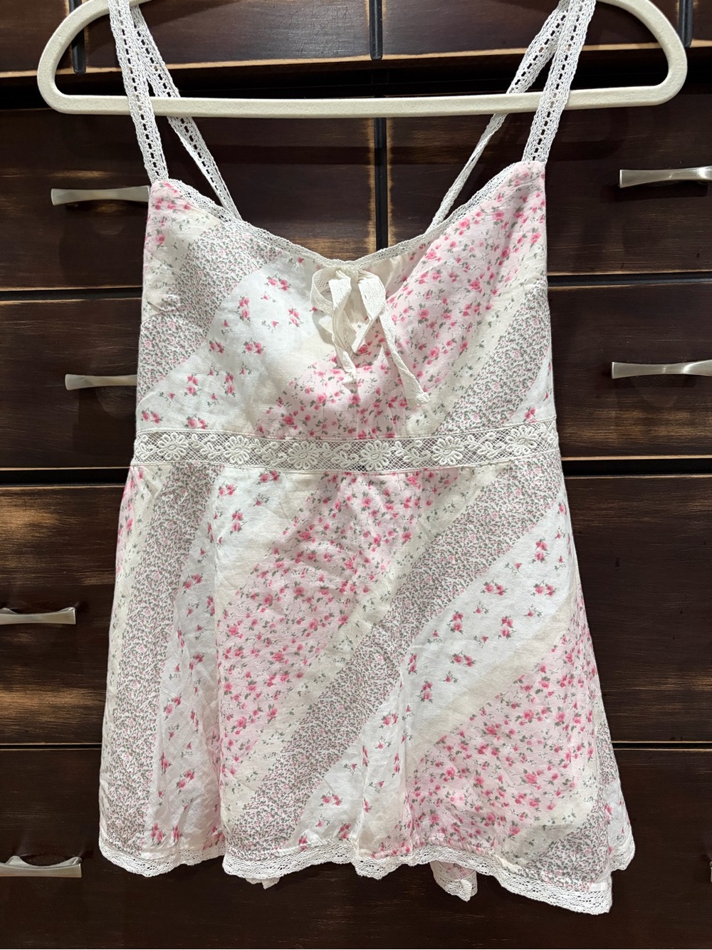 Hollister Floral Lace-Trim Cotton Chemise in Pink and White/ Size Small